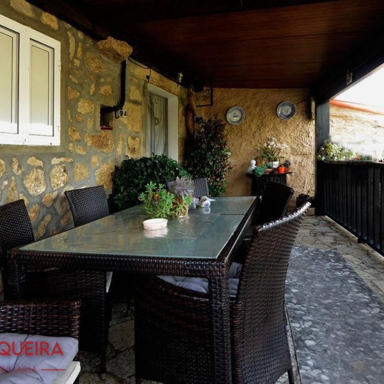 ¡VIVE, EMPRENDE O INVIERTE! CASA DE PIEDRA CON PISCINA Y AMPLIA FINCA EN TOMIÑO