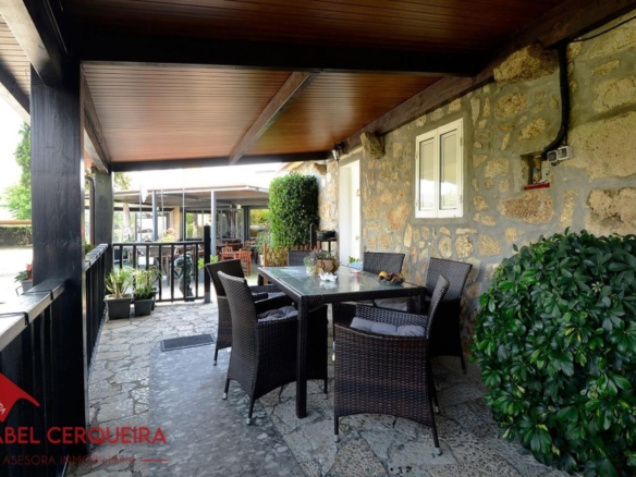 ¡VIVE, EMPRENDE O INVIERTE! CASA DE PIEDRA CON PISCINA Y AMPLIA FINCA EN TOMIÑO