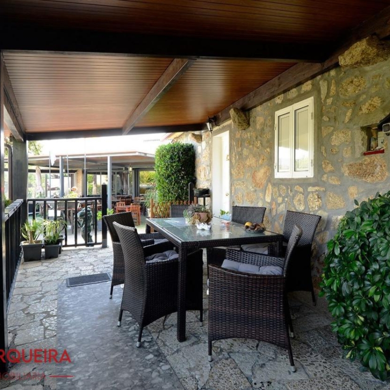 ¡VIVE, EMPRENDE O INVIERTE! CASA DE PIEDRA CON PISCINA Y AMPLIA FINCA EN TOMIÑO