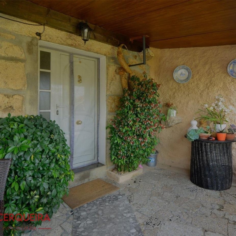¡VIVE, EMPRENDE O INVIERTE! CASA DE PIEDRA CON PISCINA Y AMPLIA FINCA EN TOMIÑO