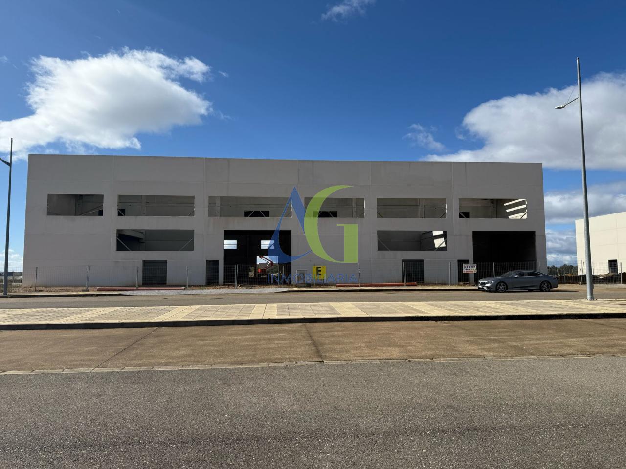 175378019890800027497_174369683675 SE ALQUILA NAVE NUEVA DE 3.000M EN VILLADANGOS DEL PARAMO