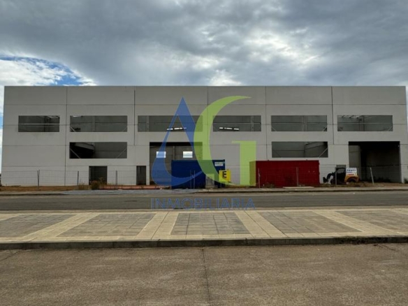 SE ALQUILA NAVE NUEVA DE 3.000M  EN VILLADANGOS DEL PARAMO