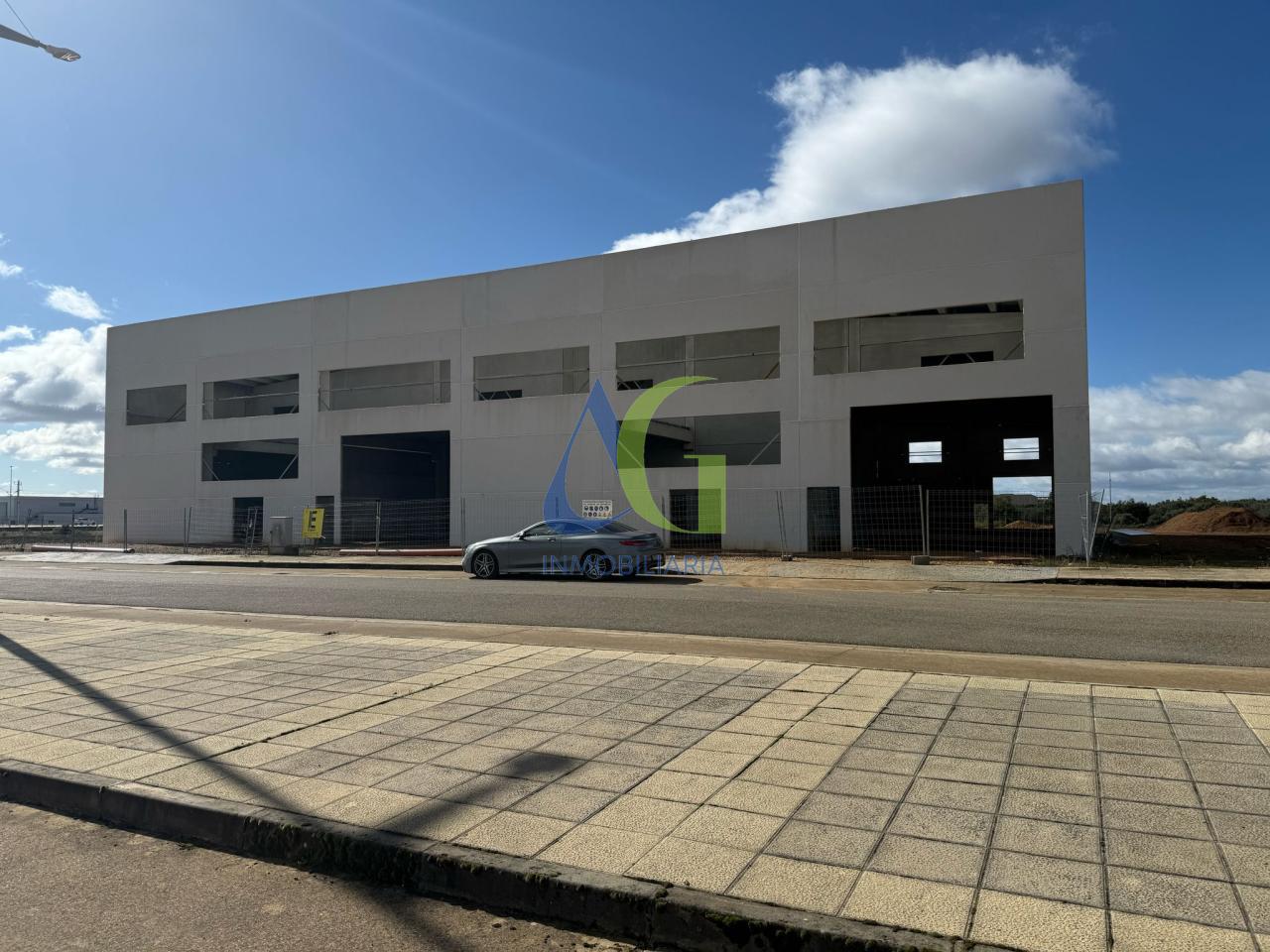 175378020360000027497_174369684691 SE ALQUILA NAVE NUEVA DE 3.000M EN VILLADANGOS DEL PARAMO