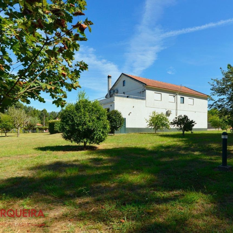 GRAN VIVIENDA EN VALENÇA CON 6.000 m² DE TERRENO – IDEAL PARA CASA RURAL
