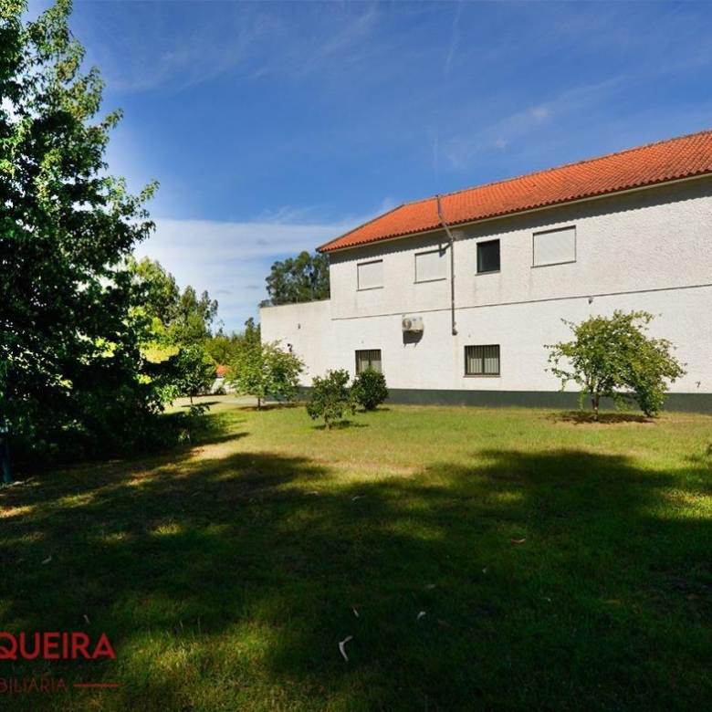 GRAN VIVIENDA EN VALENÇA CON 6.000 m² DE TERRENO – IDEAL PARA CASA RURAL