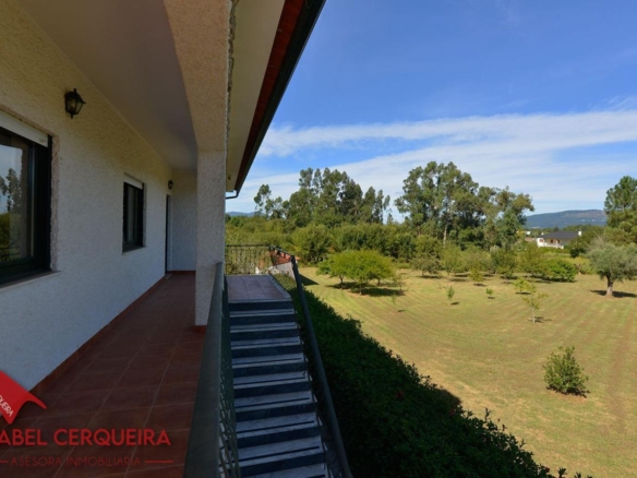 GRAN VIVIENDA EN VALENÇA CON 6.000 m² DE TERRENO – IDEAL PARA CASA RURAL