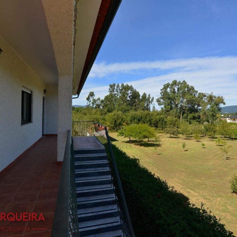 GRAN VIVIENDA EN VALENÇA CON 6.000 m² DE TERRENO – IDEAL PARA CASA RURAL