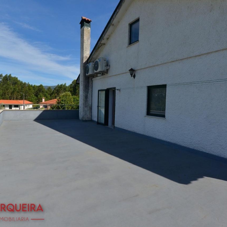 GRAN VIVIENDA EN VALENÇA CON 6.000 m² DE TERRENO – IDEAL PARA CASA RURAL