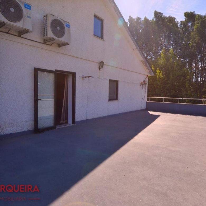 GRAN VIVIENDA EN VALENÇA CON 6.000 m² DE TERRENO – IDEAL PARA CASA RURAL