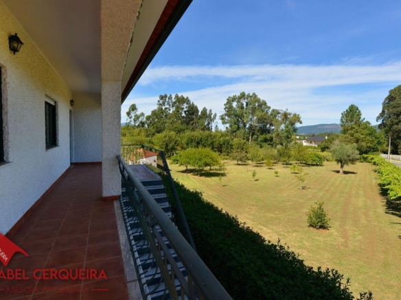 GRAN VIVIENDA EN VALENÇA CON 6.000 m² DE TERRENO – IDEAL PARA CASA RURAL