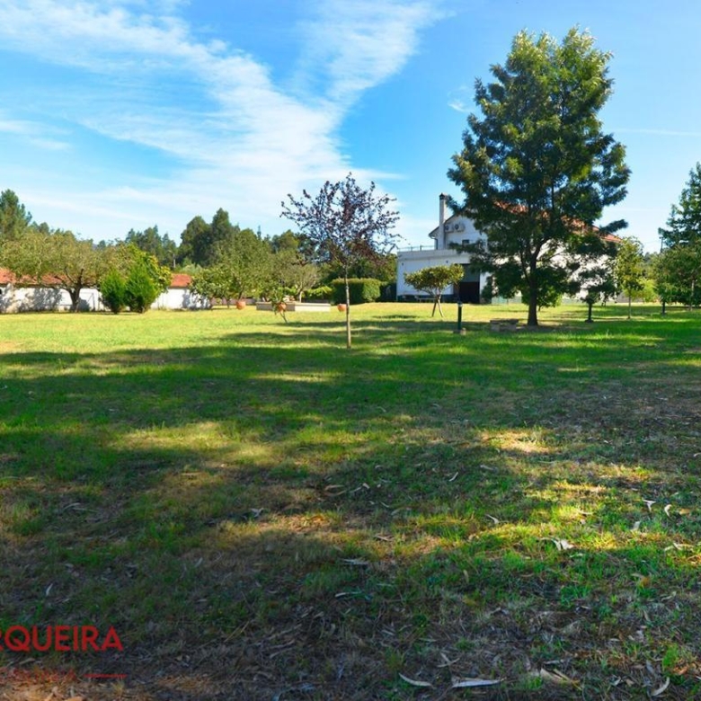 GRAN VIVIENDA EN VALENÇA CON 6.000 m² DE TERRENO – IDEAL PARA CASA RURAL