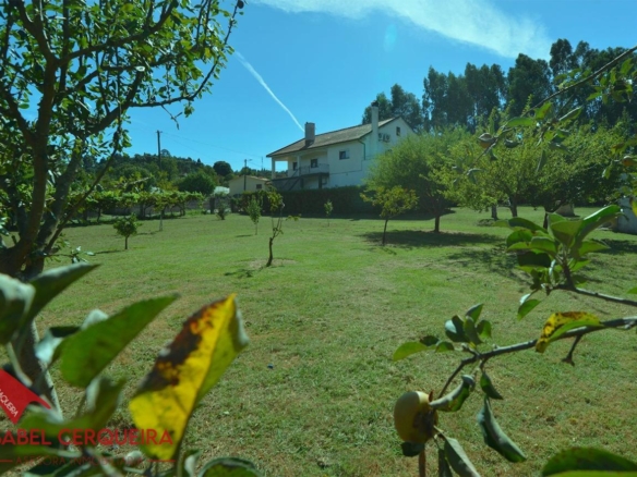 GRAN VIVIENDA EN VALENÇA CON 6.000 m² DE TERRENO – IDEAL PARA CASA RURAL