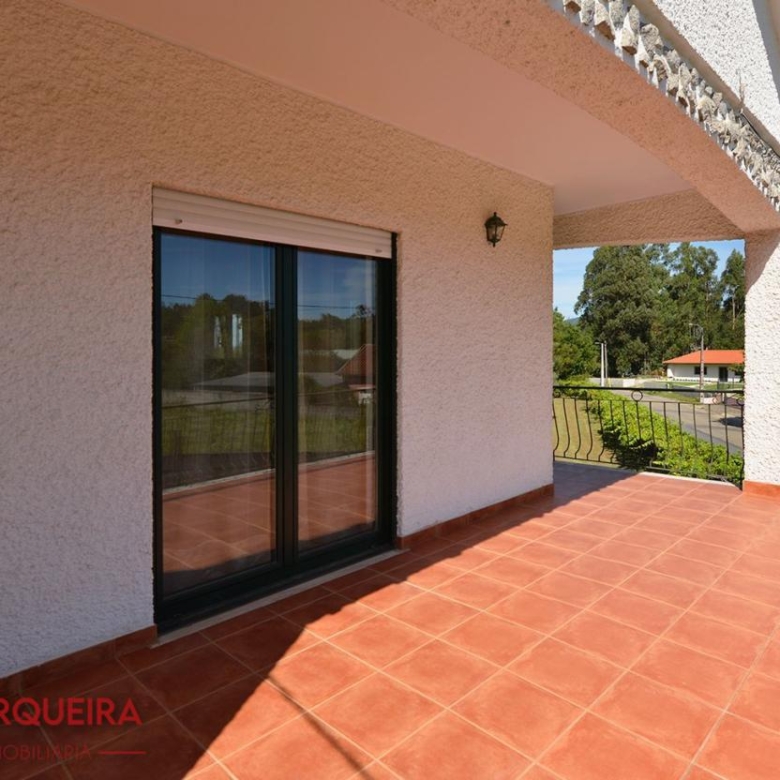 GRAN VIVIENDA EN VALENÇA CON 6.000 m² DE TERRENO – IDEAL PARA CASA RURAL