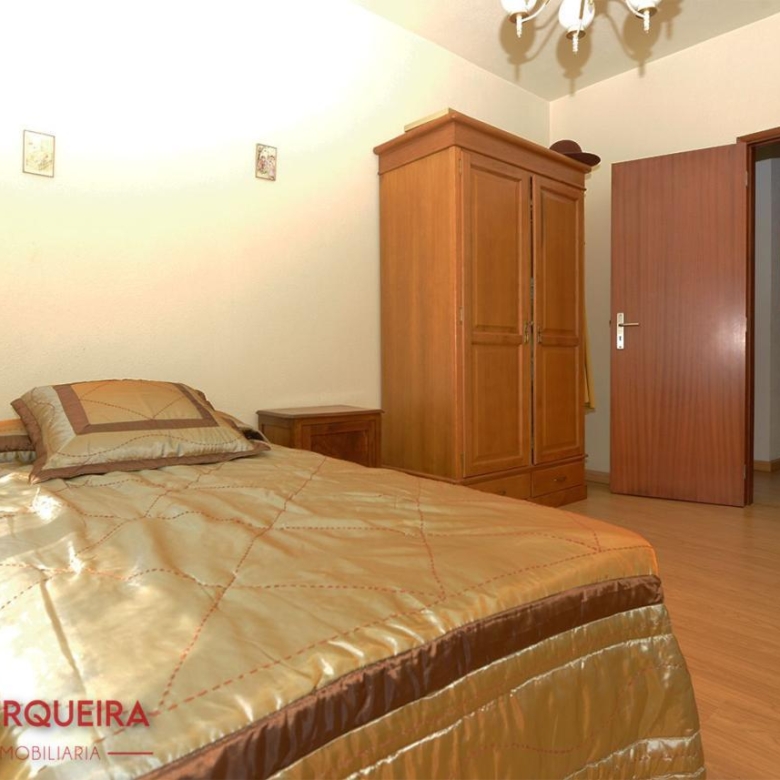 GRAN VIVIENDA EN VALENÇA CON 6.000 m² DE TERRENO – IDEAL PARA CASA RURAL