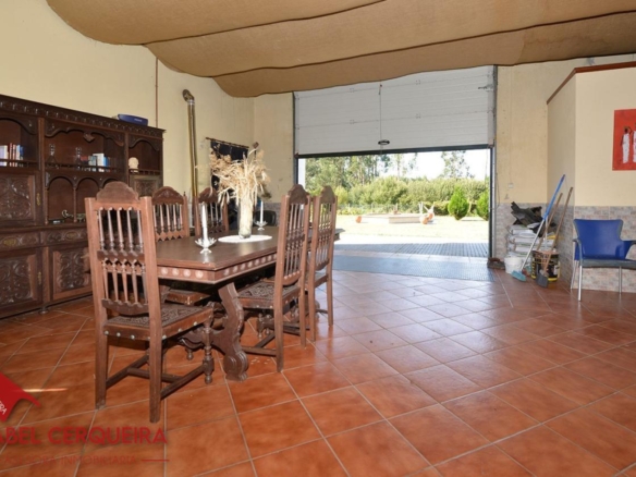 GRAN VIVIENDA EN VALENÇA CON 6.000 m² DE TERRENO – IDEAL PARA CASA RURAL
