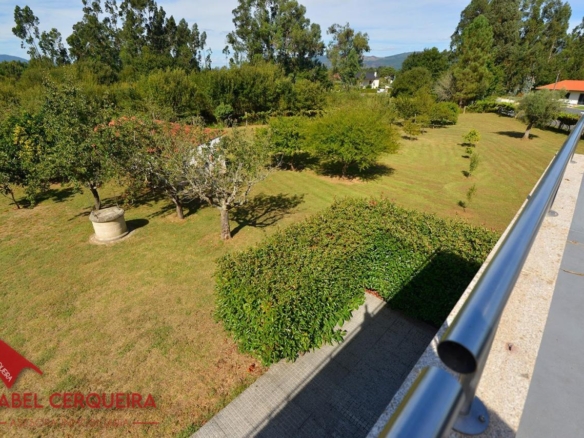 GRAN VIVIENDA EN VALENÇA CON 6.000 m² DE TERRENO – IDEAL PARA CASA RURAL