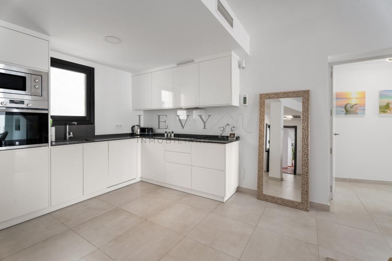 175507892472000165151_175507872319 Apartamento en Playa El Duque Puerto Banús Marbella