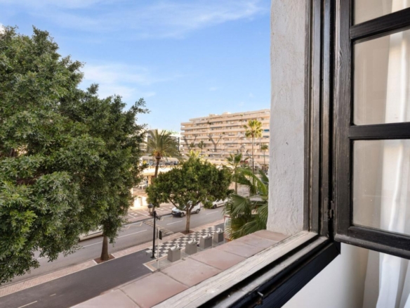 Apartamento en Playa El Duque Puerto Banús Marbella