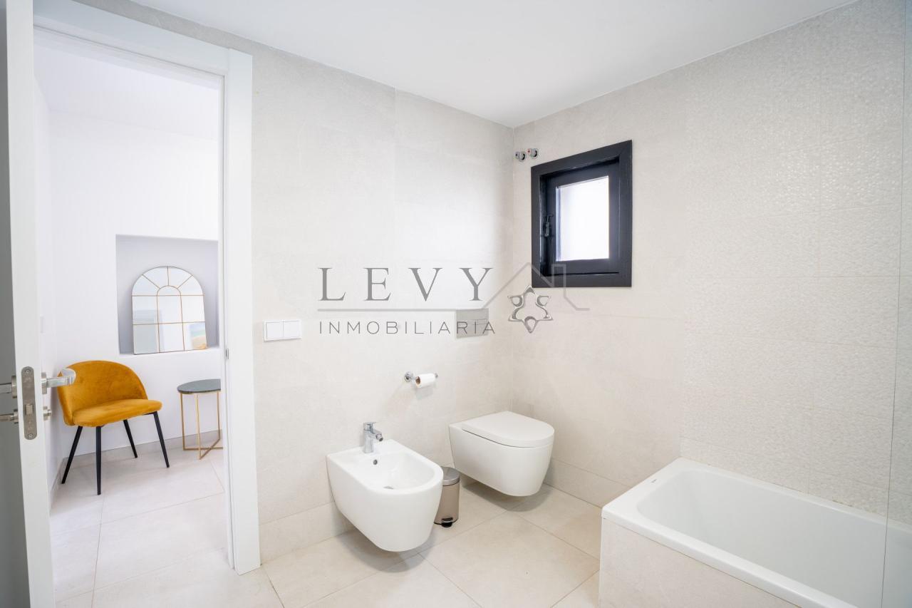 175507893633200165151_175507877678 Apartamento en Playa El Duque Puerto Banús Marbella