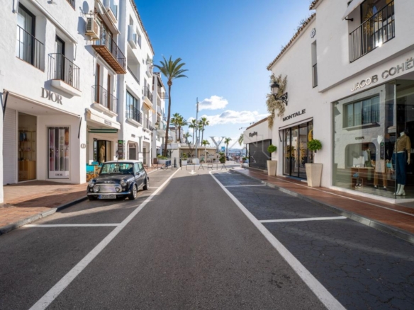 Apartamento en Playa El Duque Puerto Banús Marbella