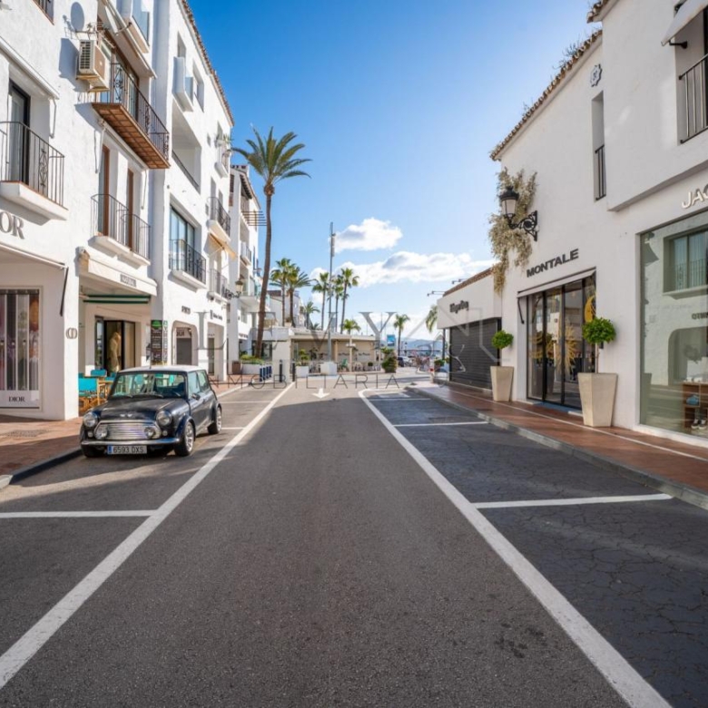 Apartamento en Playa El Duque Puerto Banús Marbella