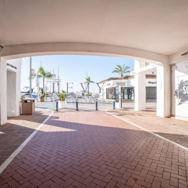 Apartamento en Playa El Duque Puerto Banús Marbella