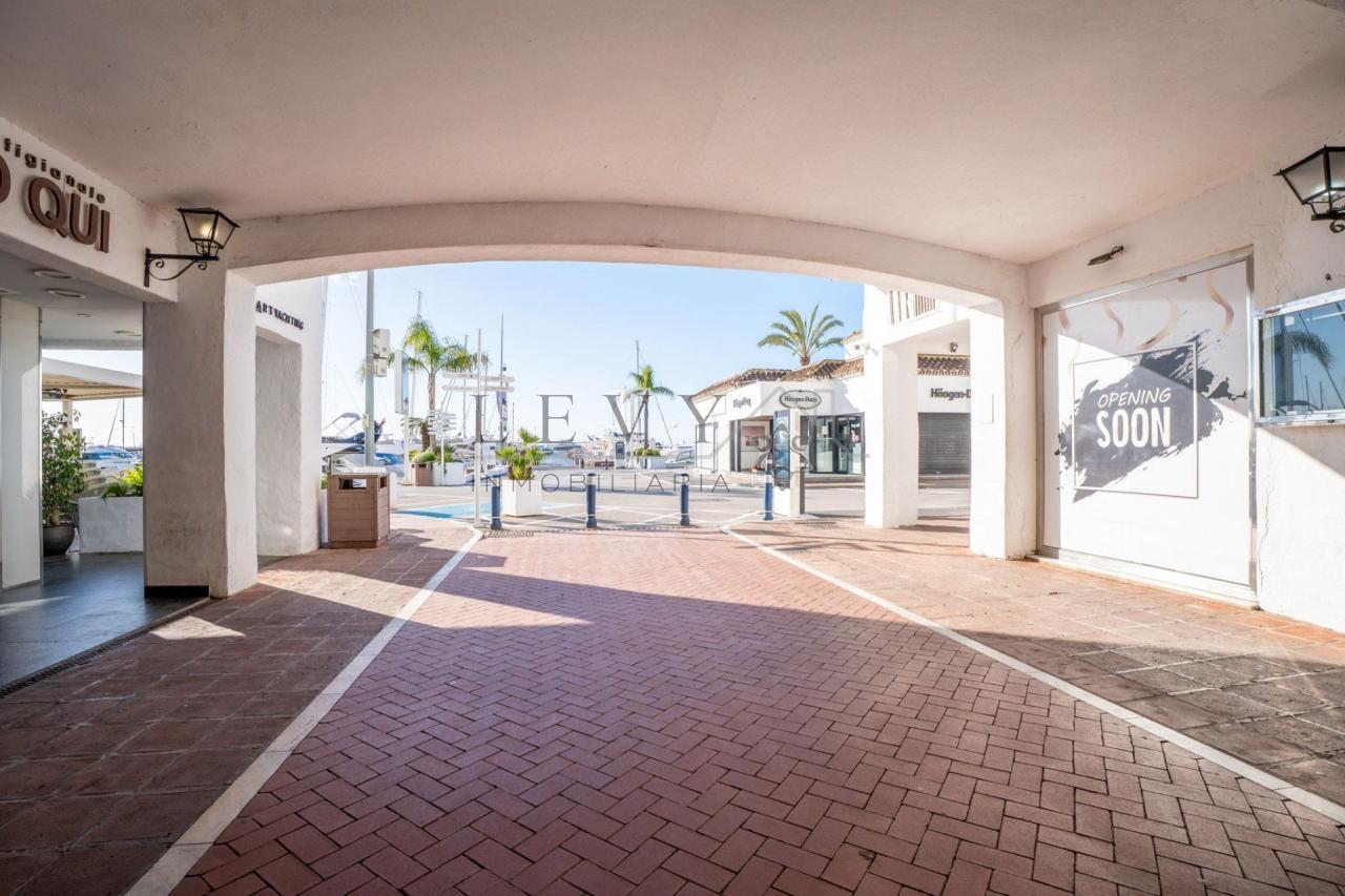 175507894198000165151_175507880384 Apartamento en Playa El Duque Puerto Banús Marbella