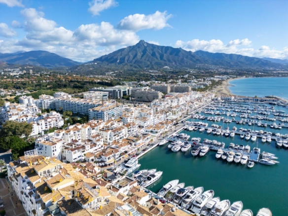 Apartamento en Playa El Duque Puerto Banús Marbella