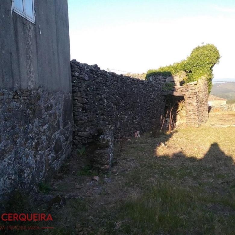 CASA HISTÓRICA DE 1900 EN OIA – 312 m² SOBRE UNA FINCA DE 5.769 m²