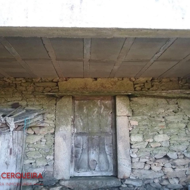 CASA HISTÓRICA DE 1900 EN OIA – 312 m² SOBRE UNA FINCA DE 5.769 m²