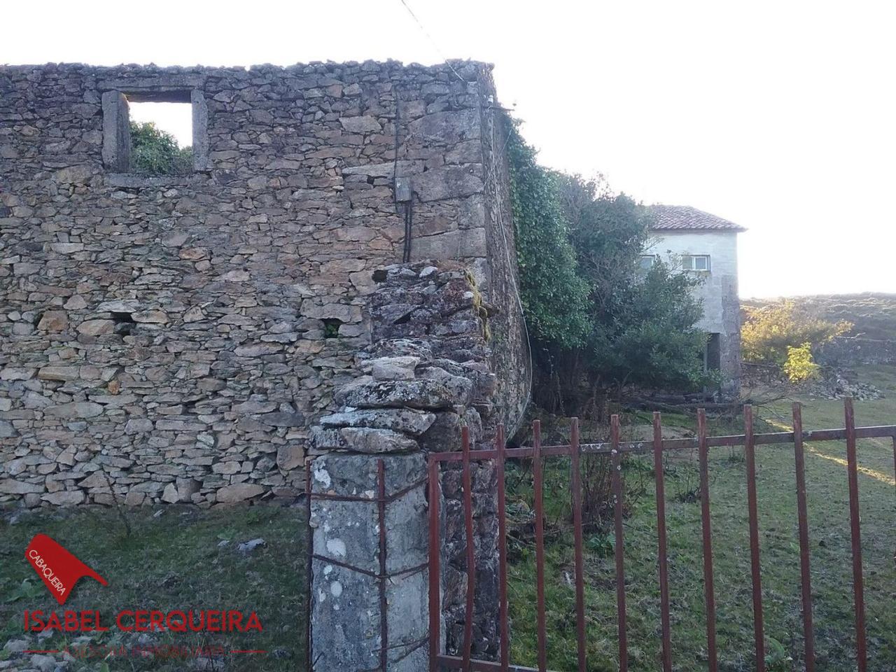 CASA HISTÓRICA DE 1900 EN OIA – 312 m² SOBRE UNA FINCA DE 5.769 m²