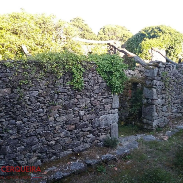 CASA HISTÓRICA DE 1900 EN OIA – 312 m² SOBRE UNA FINCA DE 5.769 m²