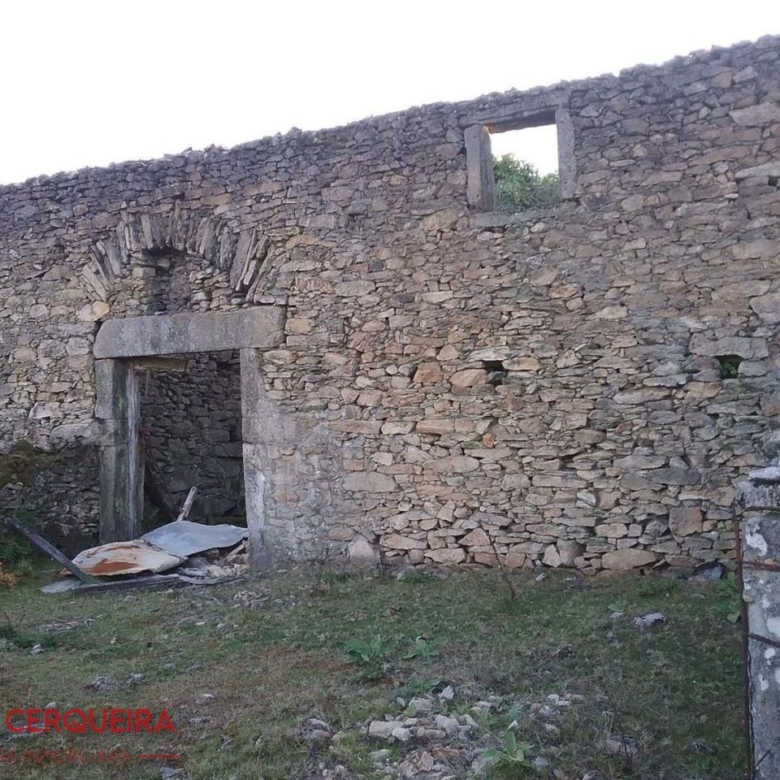 CASA HISTÓRICA DE 1900 EN OIA – 312 m² SOBRE UNA FINCA DE 5.769 m²