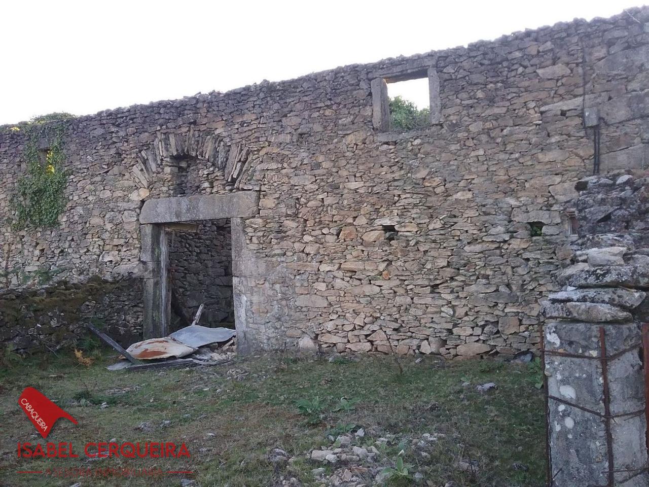 CASA HISTÓRICA DE 1900 EN OIA – 312 m² SOBRE UNA FINCA DE 5.769 m²