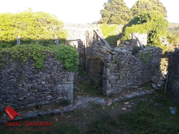CASA HISTÓRICA DE 1900 EN OIA – 312 m² SOBRE UNA FINCA DE 5.769 m²