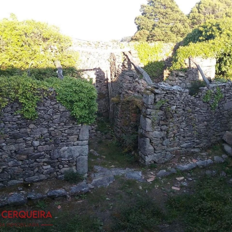 CASA HISTÓRICA DE 1900 EN OIA – 312 m² SOBRE UNA FINCA DE 5.769 m²