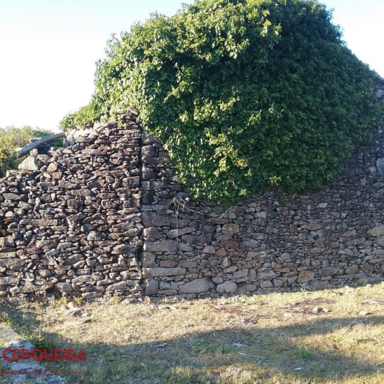 CASA HISTÓRICA DE 1900 EN OIA – 312 m² SOBRE UNA FINCA DE 5.769 m²