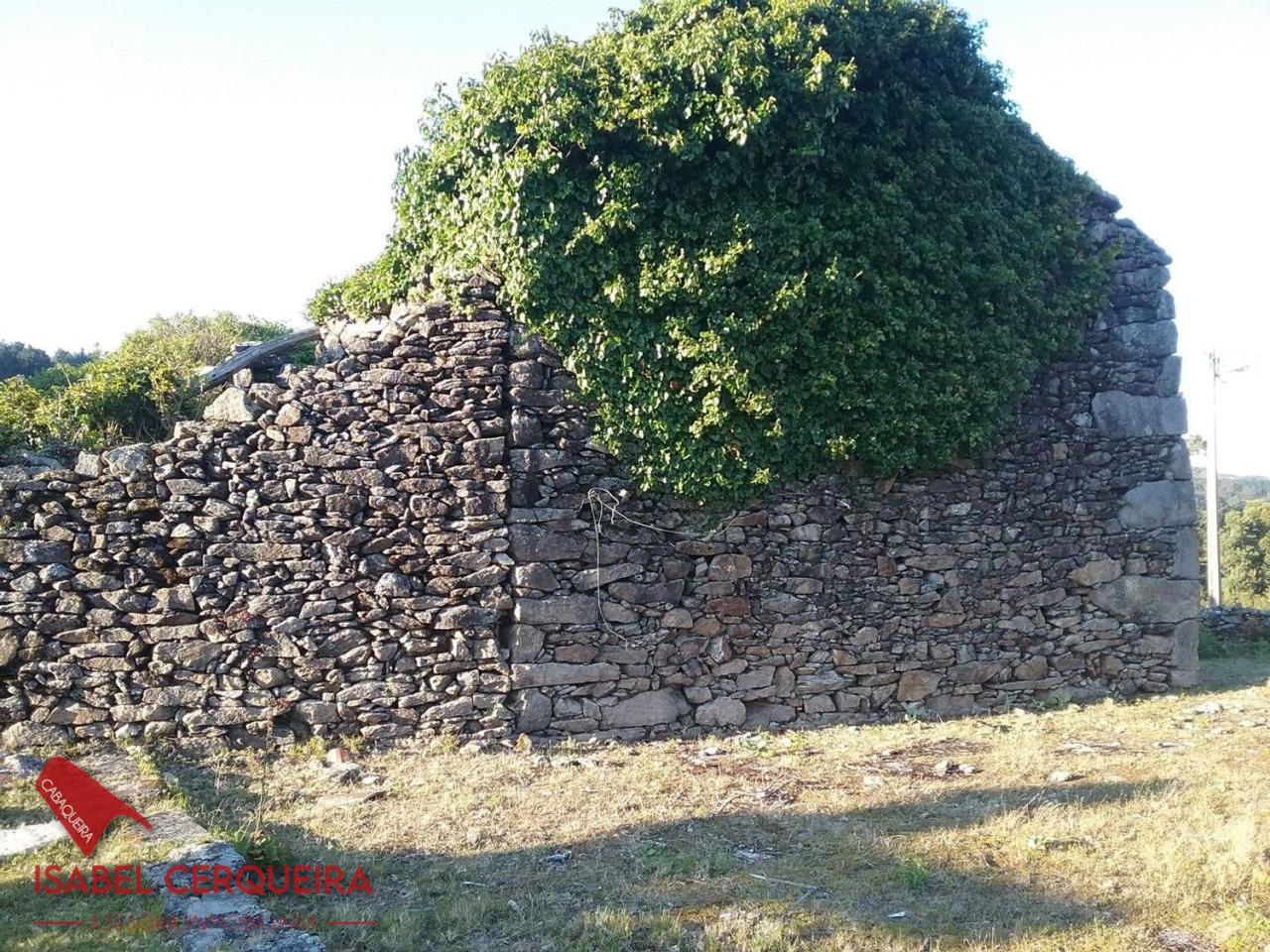 CASA HISTÓRICA DE 1900 EN OIA – 312 m² SOBRE UNA FINCA DE 5.769 m²