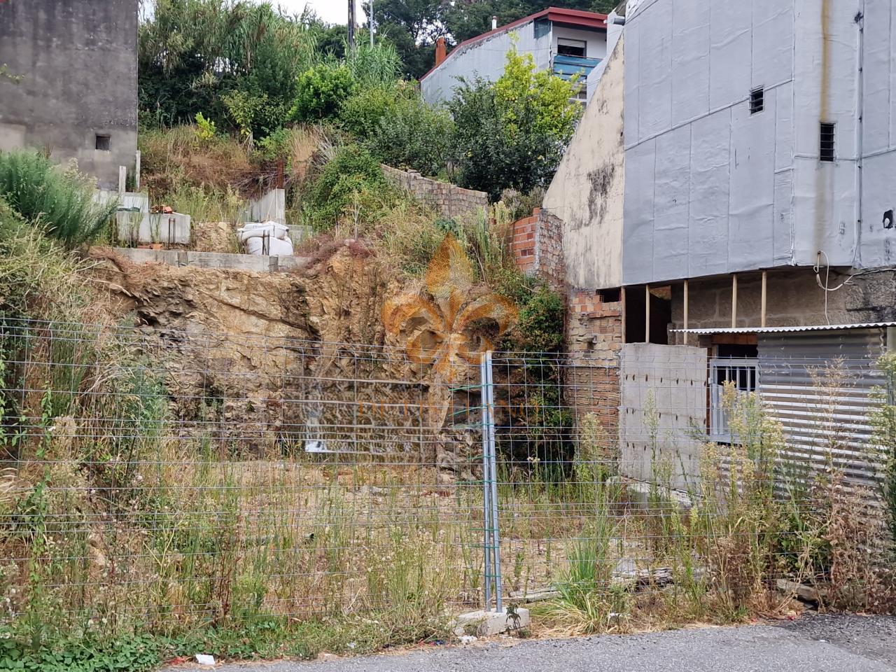 Venta de solar con proyecto y licencia para vivienda unifamiliar en dos alturas