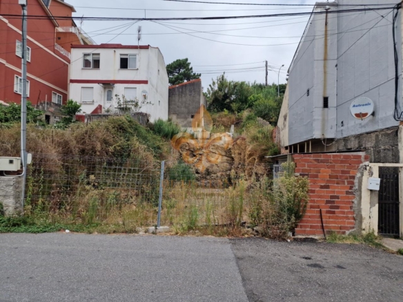 Venta de solar con proyecto y licencia para vivienda unifamiliar en dos alturas