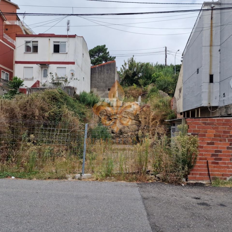 Venta de solar con proyecto y licencia para vivienda unifamiliar en dos alturas