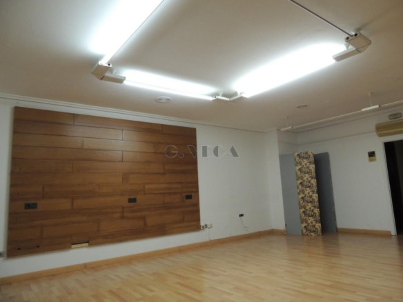 Local en venta. Actualmente alquilado. Muy bien situado