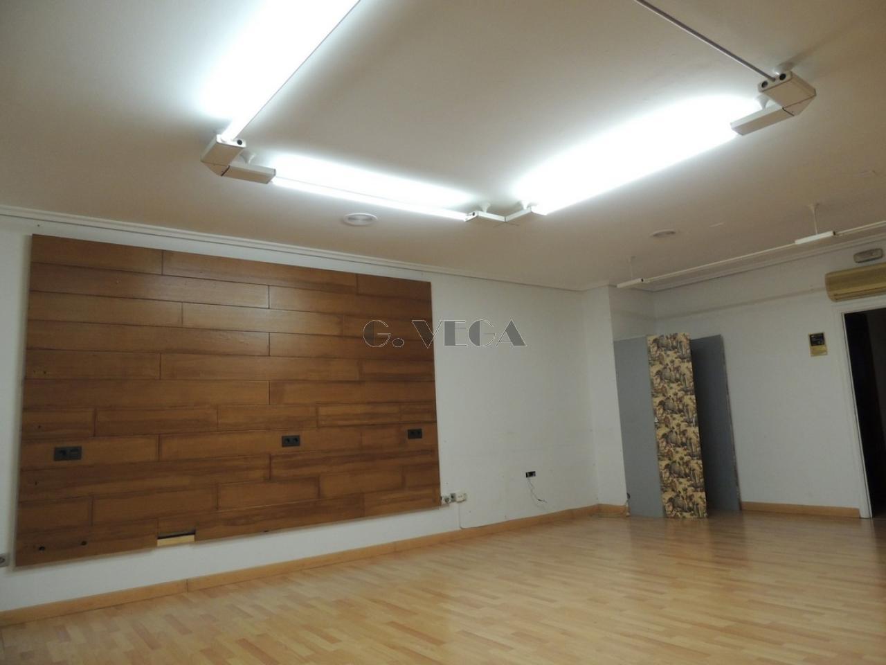 175645948635500028110_175645788611 Local en venta. Actualmente alquilado. Muy bien situado