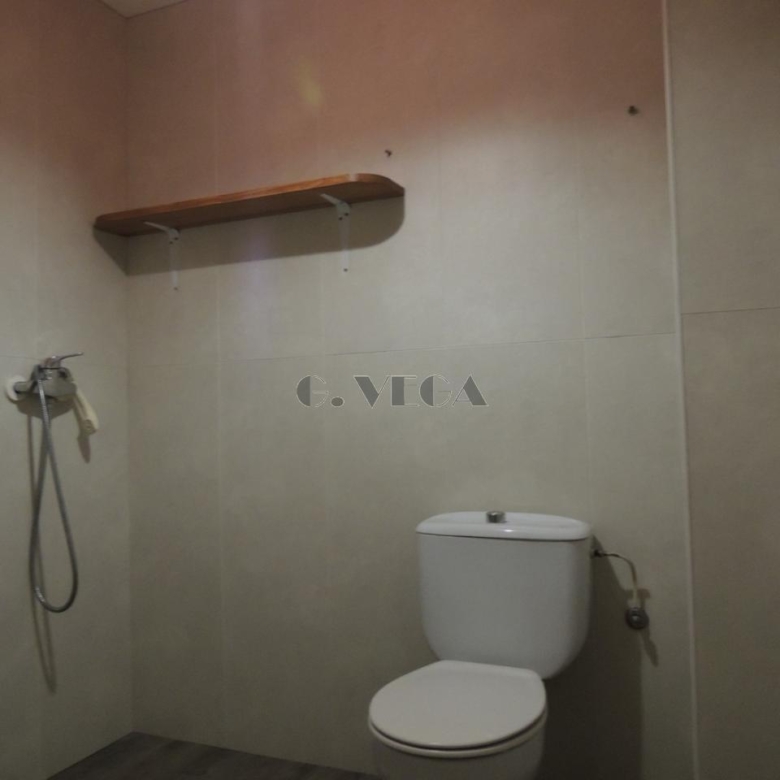 Local en venta. Actualmente alquilado. Muy bien situado