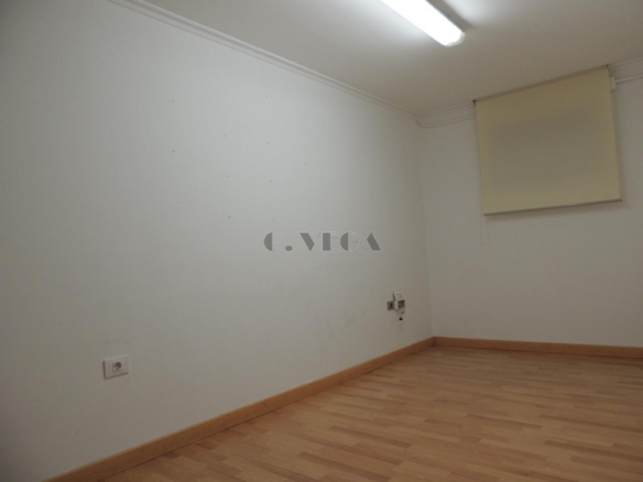 Local en venta. Actualmente alquilado. Muy bien situado