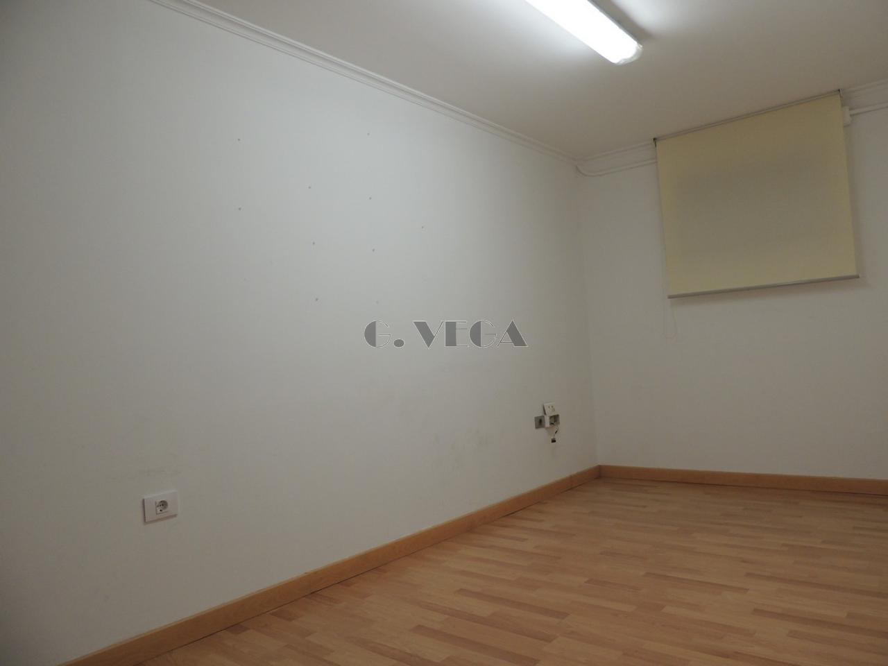 175645948743100028110_175645788771 Local en venta. Actualmente alquilado. Muy bien situado