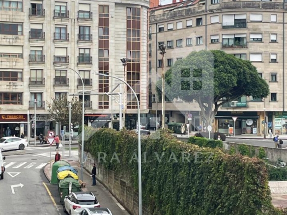 SE ALQUILA ESPECTACULAR PISO LUMINOSO EN UNA DE LAS ZONAS MÁS COTIZADAS DE PONTEVEDRA