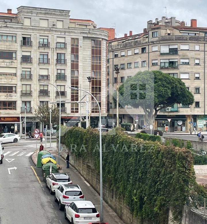 SE ALQUILA ESPECTACULAR PISO LUMINOSO EN UNA DE LAS ZONAS MÁS COTIZADAS DE PONTEVEDRA