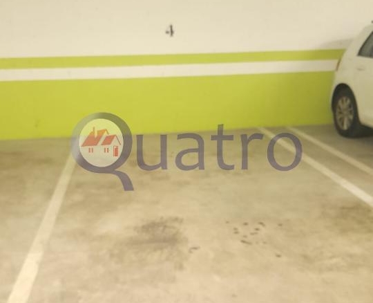 Se alquila plaza de garaje para coche grande