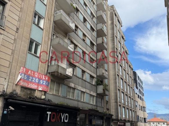 Entresuelo de 430 m² en pleno centro de Vigo.